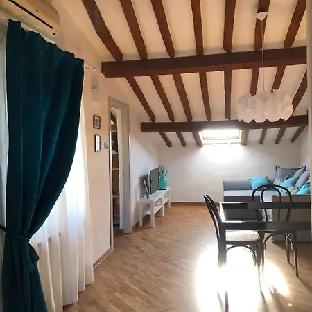 Apartment Casa Alfieri-graziosa Mansarda In Centro A